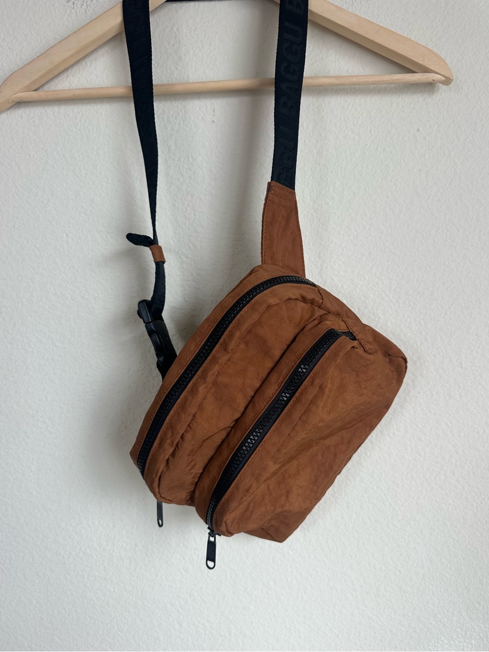 Baggu Brown Nylon Fanny Pack - Picture 3 of 16